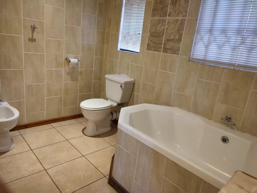 4 Bedroom Property for Sale in Fleurdal Free State